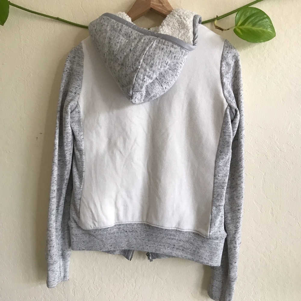 Abercrombie & Fitch Gray and White Quilted Hoodie - Picture 4 of 8